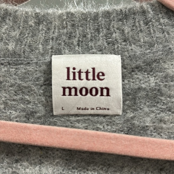 Great condition Aritzia Little Moon Grey V-Neck Mohair & Alpaca Knit Sweater - Picture 2 of 4